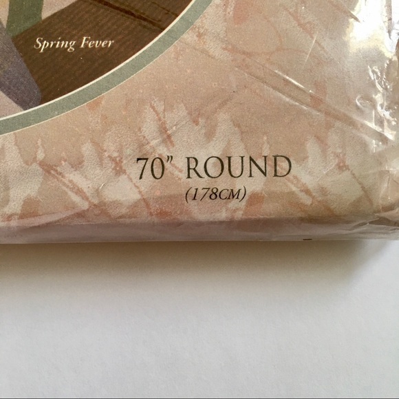 AVON -70”ROUND TABLECLOTH - Picture 3 of 6